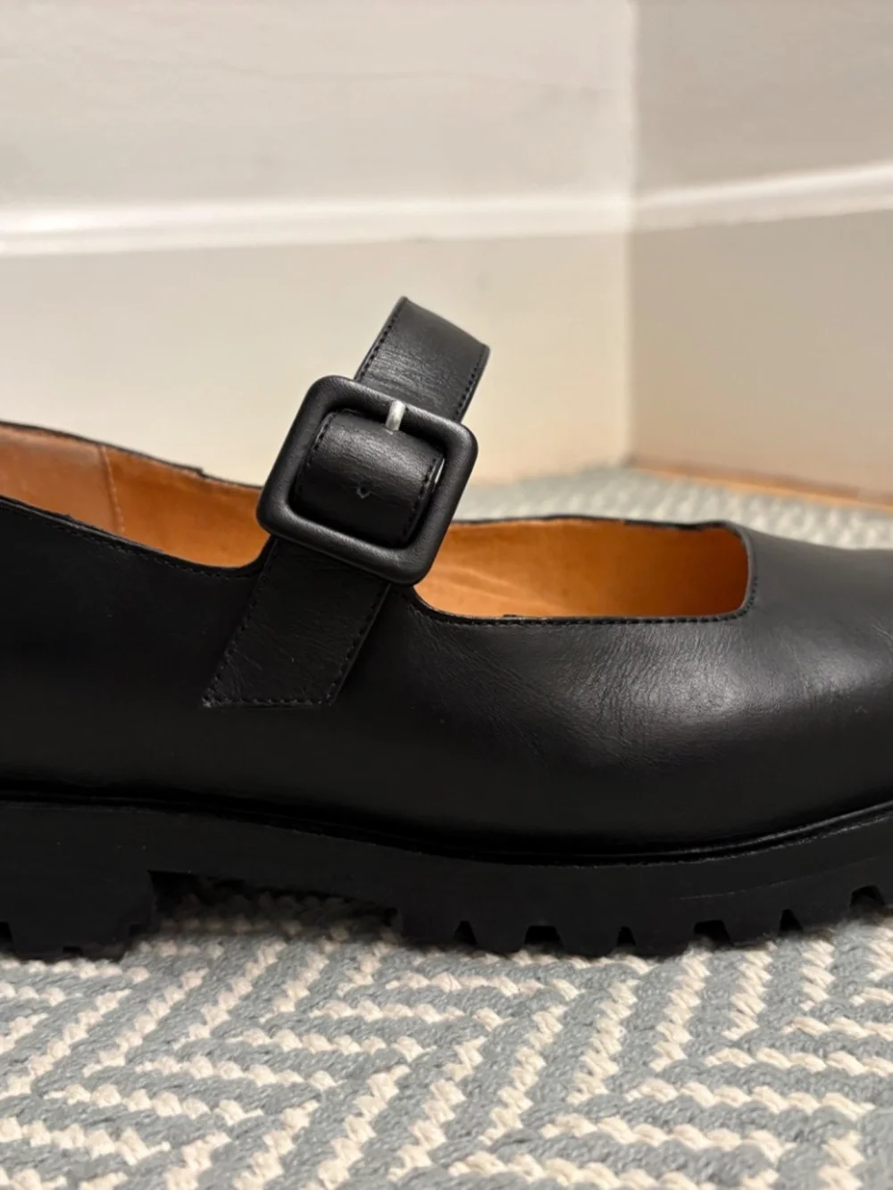 Zou Xou Uchi Flat in Black - mary jane, like new